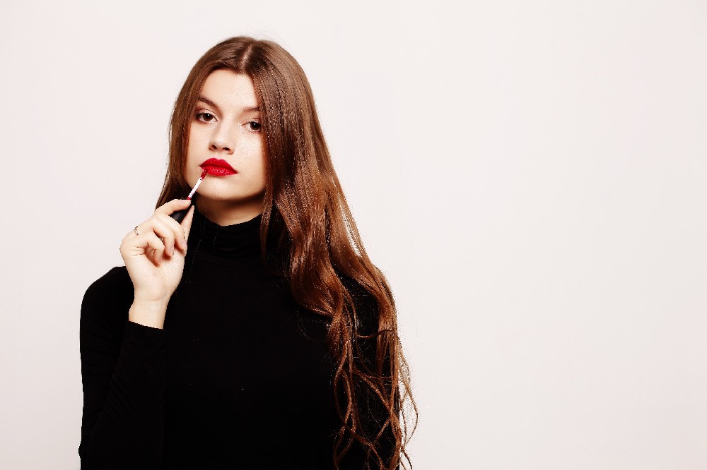 美妆“爆款”接连翻车！检测撕开“安全遮羞布”